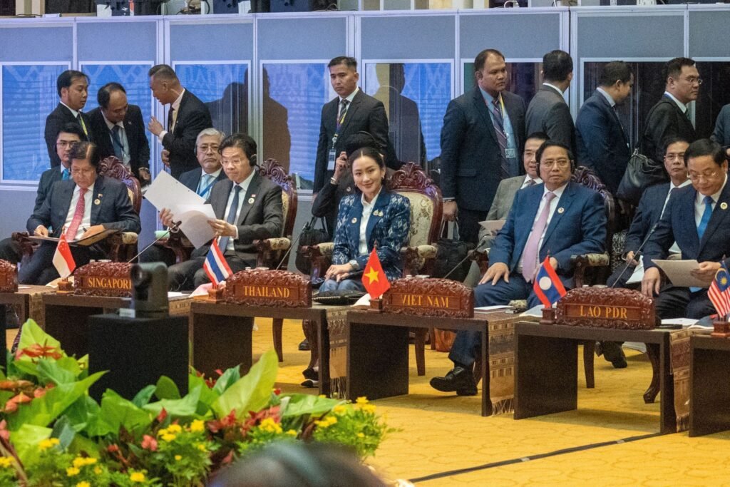 841352 ‣ Catchup.asia