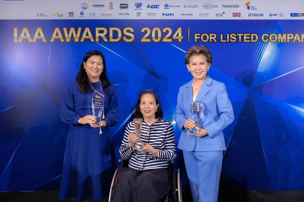 พญ.ปรมาภรณ์-คุณอรรจยา-คุณนฤมล ‣ Catchup.asia