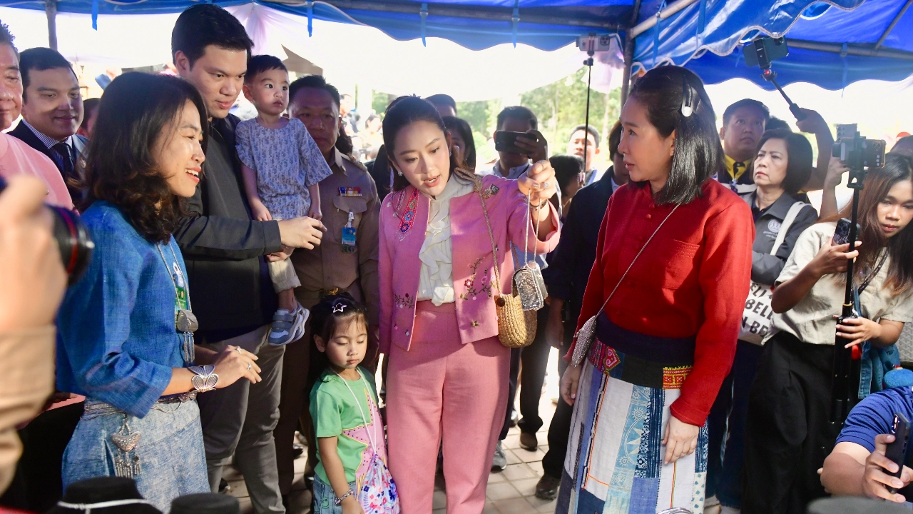 “อิ๊งค์”ประชุม ครม.สัญจร-อนุทิน” พา 3 รมต. คอนเฟอเรนซ์รายงานน้ำท่วมใต้ เร็วที่สุด