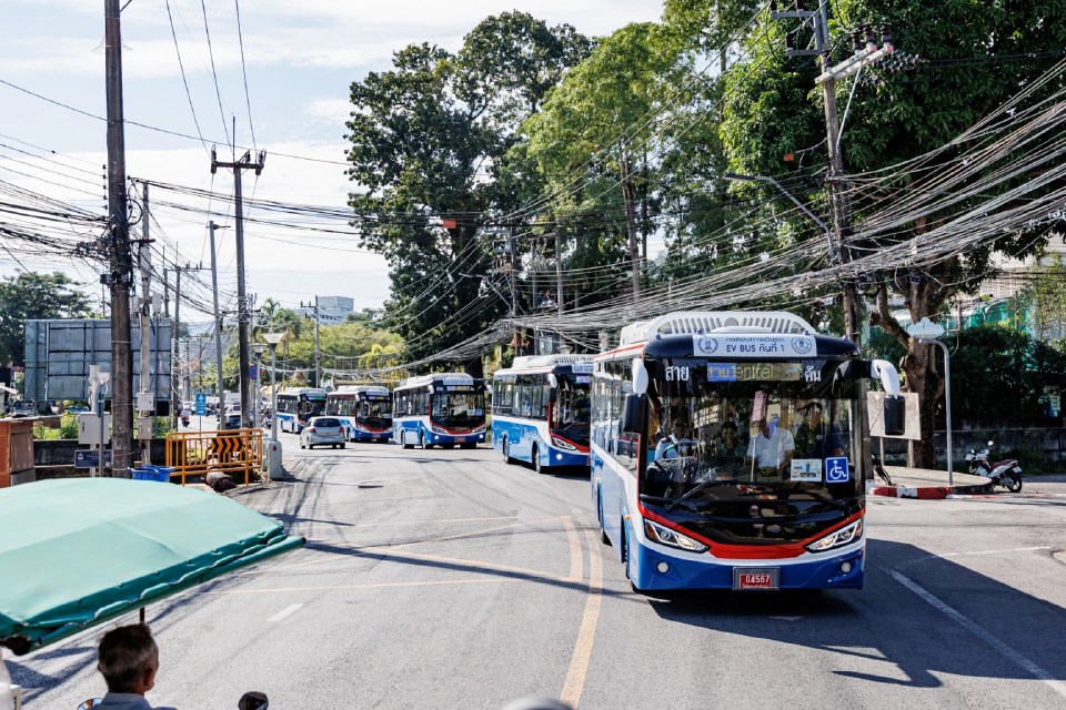 ทดลองเดินรถ EV BUS ‣ Catchup.asia