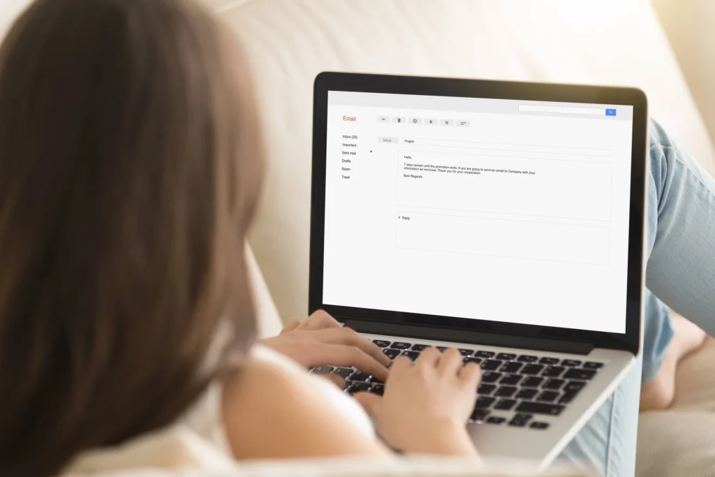 E-mail ‣ Catchup.asia