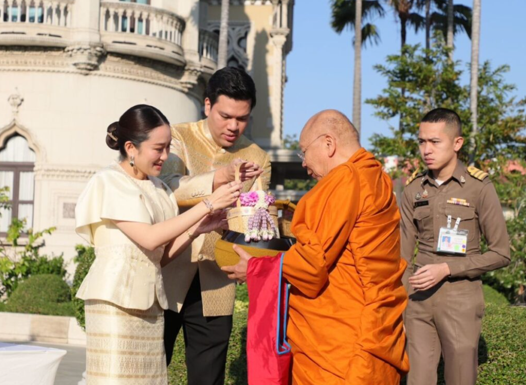 “นายกฯอิ๊งค์” นำ ครม.ทำบุญปีใหม่ อวยพรคนไทยสุขภาพแข็งแรง