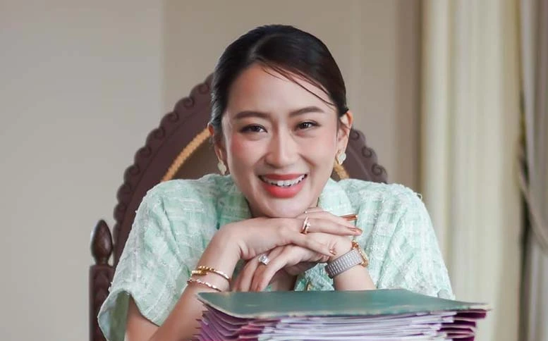 แพทองธาร ชินวัตร ‣ Catchup.asia
