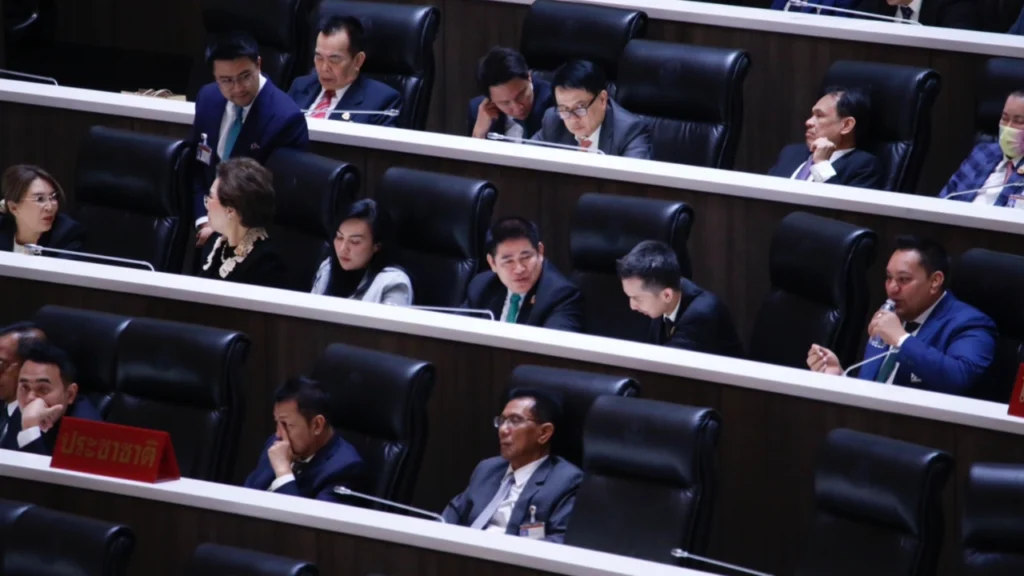 ธรรมนัสในสภา ‣ Catchup.asia